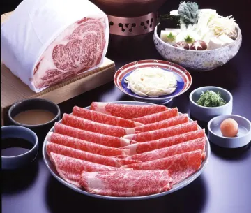 とろける口どけを楽しめる、松阪牛のしゃぶしゃぶ | 【個室確約×プロポーズプラン】季節の味覚を楽しめる豪華しゃぶしゃぶコース＋ウェルカムドリンク＋メッセージ付きデザートプレート★銀座クレストンホテル32Fの高層階で最高のプロポーズ