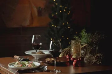 博多駅至近のアーバンリゾートで心に残るクリスマスプロポーズを | 【12月24日・25日限定 / チャペル貸切★クリスマスディナープロポーズプラン】クリスマス限定コース+プロポーズコンシェルジュのサポート＆記念撮影付き～博多の洗練されたリゾートホテルで心に残るプロポーズを～