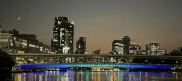 特別な演出★Anny限定の花束やギフトの追加も可能 | 【2〜9名様 / クルーズ船貸切★お祝いプラン】心踊る非日常体験〜大阪の街並みを船上から楽しむ特別なひととき★クルーズ船60分貸切＋シャンパンボトル1本