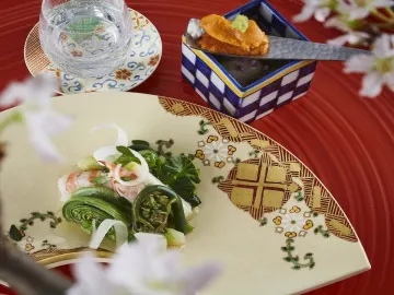 記憶に残る美食体験★新鮮な旬食材を使用した目にも美しい逸品 | 【天空の特等席★窓際席確約 / 記念日プラン】とっておきの記念日を彩る特別会席＋乾杯用スパークリングワイン＋メッセージを添えたミニケーキ＋記念フォト＋花束★ホテルモントレグラスミア大阪22階〜美しい眺望と気品溢れる和空間で楽しむ美食のひととき