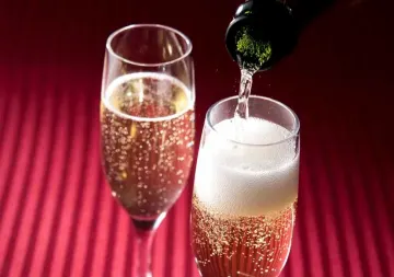 節目の大切な日を彩る特典で心に残るお祝いを | 【長寿祝いプラン】小鯛の姿焼き・お赤飯含む京懐石コース＋ちゃんちゃんこ貸出＋お祝い色紙プレゼント★浦安ブライトンホテル東京ベイ内レストラン★洗練された和空間で人生の節目をお祝い！フォトサービスあり！