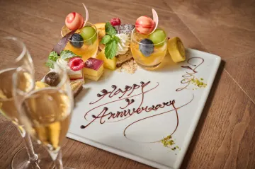 心のこもったサービスで大切な記念日をより華やかに | 【アニバーサリープラン】★シェフおすすめ豊洲直送素材厳選コース全9品コース＋乾杯ドリンク＋メッセージ付デザート★豊洲駅直結の地上165mにあるホテルレストランで特別なアニバーサリーを！