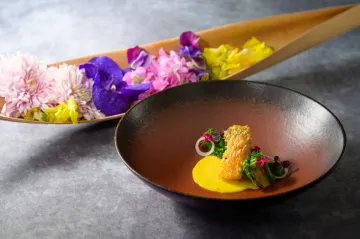 オリジナリティあふれる贅沢な季節のフルコース | 【個室確約 ご長寿お祝いプラン】九州の素材の恵みを活かしたフルコース+2時間飲み放題+メッセージ付きデザート★ちゃんちゃんこ貸出★アニバーサリープランナーのサポート★ご家族の集合写真撮影★大正ロマン薫る和個室で節目のお祝いを★高宮駅徒歩5分