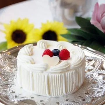 シャンパンやワイン・ミニホールケーキでアニバーサリーを更に素敵なものに | 【アニバーサリーディナープラン】シェフお任せフレンチフルコース＋シャンパン1杯＋ワイン2杯+ミニホールケーキ★横浜港の美しい夜景と共に素敵な思い出のひととき