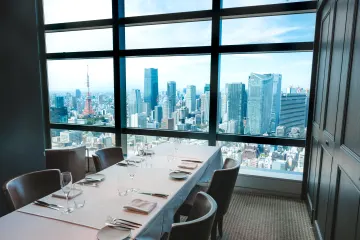 ご両家顔合わせに最適な個室を確約 | 8名までご案内可【土日祝ランチ限定！＆東京タワー側個室確約】メインは厳選和牛の贅沢コース全5品＋乾杯スパークリング★汐留の絶景望む最上階でお顔合わせ