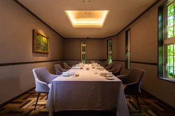 個室で叶える、静寂と優雅が織りなす特別なひととき | 【個室選択可★アニバーサリーディナープラン】世界が認めたシェフのスペシャリテ全7品×メッセージプレート付き★福井の美食で彩る至福のひととき