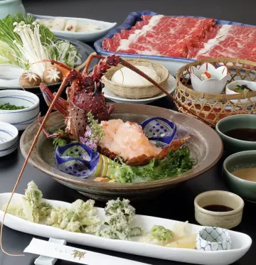 贅沢な美食のひととき★心踊る食体験〜ここでしか味わえない極上の逸品に舌鼓 | 【個室確約★アニバーサリープラン】大切な方に贈る至高の食体験〜伊勢海老造りと絶品しゃぶしゃぶを含む贅沢なコース＋乾杯ドリンク〜天神駅徒歩2分の大人の隠れ家で楽しむ、とっておきの記念日デート