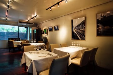 西麻布の隠れ家イタリアンレストランで大切な日をお祝い | 【アニバーサリーディナー】西麻布の名店・隠れ家イタリアン★Wメイン豪華コース＋2時間フリードリンク＋メッセージ付きデザートプレート★ワイン好きにおすすめの記念日ディナー