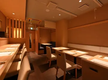 和の風情漂う、上質な大人の空間 | 【最大6名×お祝いプラン / 鮑コース】貝専門店★黒鮑や蝦夷鮑をご堪能いただけるディナーコース全8品★八丁堀駅から徒歩2分