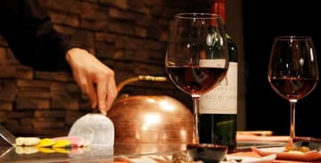 メッセージ付きプレートで心温まるサプライズ演出を | 【最大10名×お祝いプラン】最高級黒毛和牛シャトーブリアンやフォアグラ、鮑や伊勢海老を堪能するスペシャル会席ディナー＆メッセージ付きプレートのご用意可★池袋の隠れ家で特別な時間を