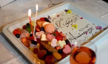 アニバーサリーを彩るフォトジェニックなメッセージ付きプレート | 【メッセージプレート付】渋谷の人気ダインニングでアニバーサリーディナー★肉＆魚のWメインの絶品イタリアンコース全5品