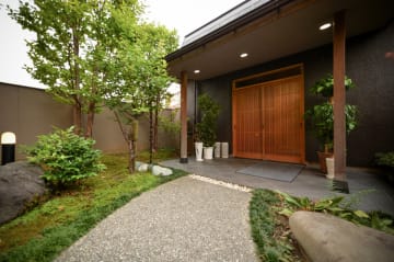 静かな別邸で過ごす、贅沢なお祝いの時間 | 【最大24名◆個室選択可 大人数のお祝いプラン】北陸の旬を味わう贅沢懐石コース全4種★福井で叶える特別な祝宴の時