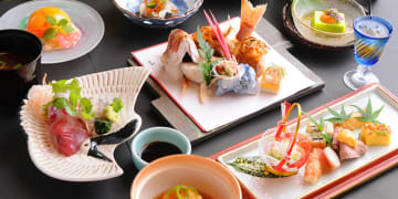 顔合わせ・結納の席にふさわしい彩り鮮やかな会席料理 | 〜36名ご案内可【個室確約★顔合わせ・結納プラン】ワンランク上のお祝い会席全11品 ～松コース～ ＋乾杯ドリンク★大阪駅前の33階からの絶景と共にお二人の未来を祝福