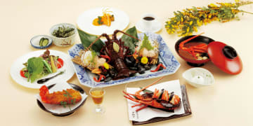みんなで囲む、贅沢伊勢海老ランチで華やぐお祝いの席 | 最大6名×大人数のお祝いにぴったり！伊勢海老づくしの贅沢10品ランチコース×メッセージカードでサプライズ演出◎神戸・JR三宮駅徒歩1分の絶景を望む好ロケーションで特別なひとときを