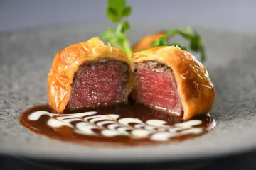 ディナーで楽しむ本格フレンチ×サプライズの祝宴 | Anny限定【半個室・個室確約/長寿祝いプラン】本格フレンチディナーコース＋乾杯スパークリングワイン＋メッセージ付きホールケーキ＋貸出ちゃんちゃんこ付き★ホテルモントレ銀座で華やかなお祝いを★