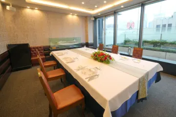 上質な個室空間で過ごすご家族の大切な時間 | 24名様までご案内可【結納・お顔合わせプラン】懐石イタリアンフルコース全7品★乾杯スパークリング＋自家製生ケーキ★新宿三丁目駅直結の好立地！ご家族の誕生を祝う