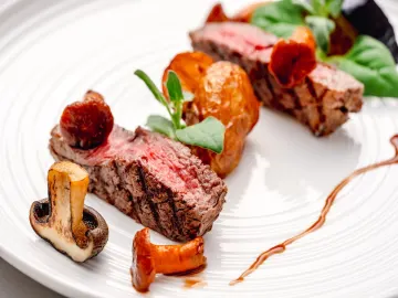 特別な接待・会食を華やかに彩る贅沢なイタリアンフルコース | 【最大12名様 / 個室も選べる★接待・会食ディナープラン】ゲストの心を掴む至高の美食体験★和牛のグリルや帆立のソテーを含むイタリアンコース全6品・飲み放題付コースあり〜渡辺通駅徒歩2分・ホテルモントレ福岡内の上質空間