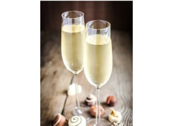 乾杯ドリンクやペアリグ付きコースもあり！ | 【Xmas2025】料理長特製全7品フレンチコース★ドリンクは選択可★ゲストハウスで過ごす特別なひと時を★