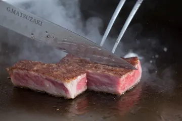 五感を刺激する極上の食体験★大切な方に贈る贅沢な美食のひととき | 【Anny限定★憧れの5つ星ホテルで叶えるサプライズプロポーズ】大切な方に贈る感動の食体験★とろけるような舌ざわり★黒毛和牛を含む特選食材を堪能〜贅沢な鉄板焼ディナーコース“結”＋乾杯ドリンク＋ホールケーキ★西新宿駅徒歩2分・ヒルトン東京