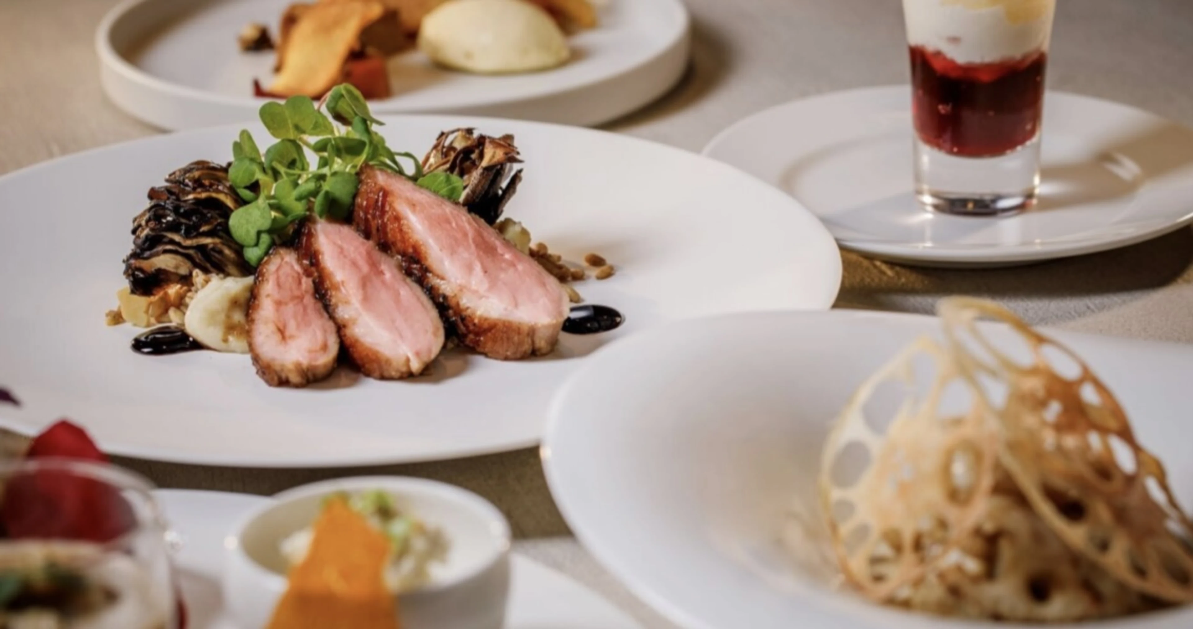 6名～10名様【個室確約×顔合わせプラン】健康を意識したフレンチコース＋飲み放題＋シェフが目の前で料理の仕上げを行う演出★ホテルグランバッハでお二人の門出を祝福