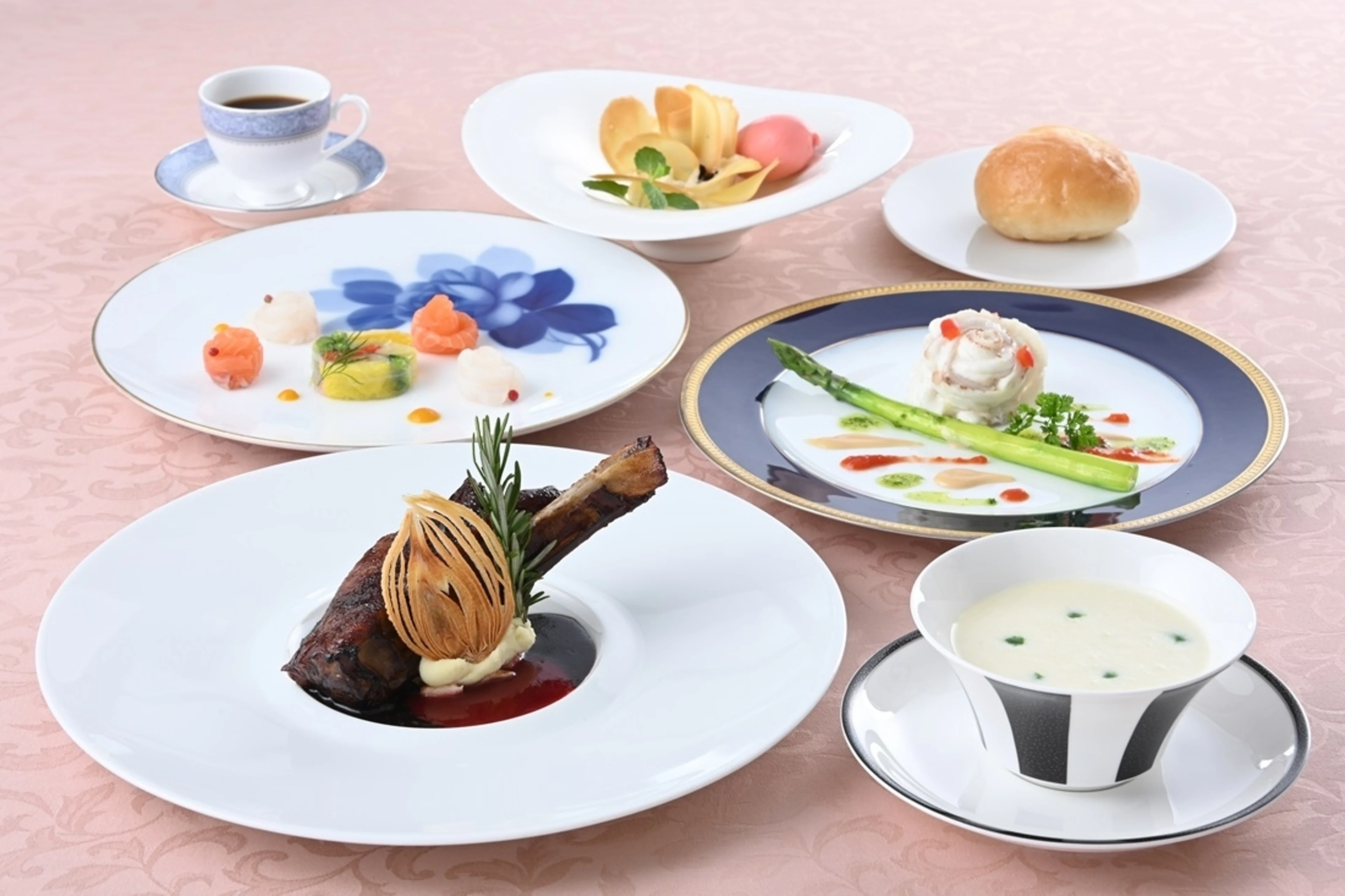 Anny限定【特典盛り沢山★アニバーサリープラン】本格フレンチフルコース＋乾杯スパークリング＋メッセージ付きプレート＋ケーキ＋記念撮影★季節の旬素材を使ったフレンチで記憶に残る記念日を★