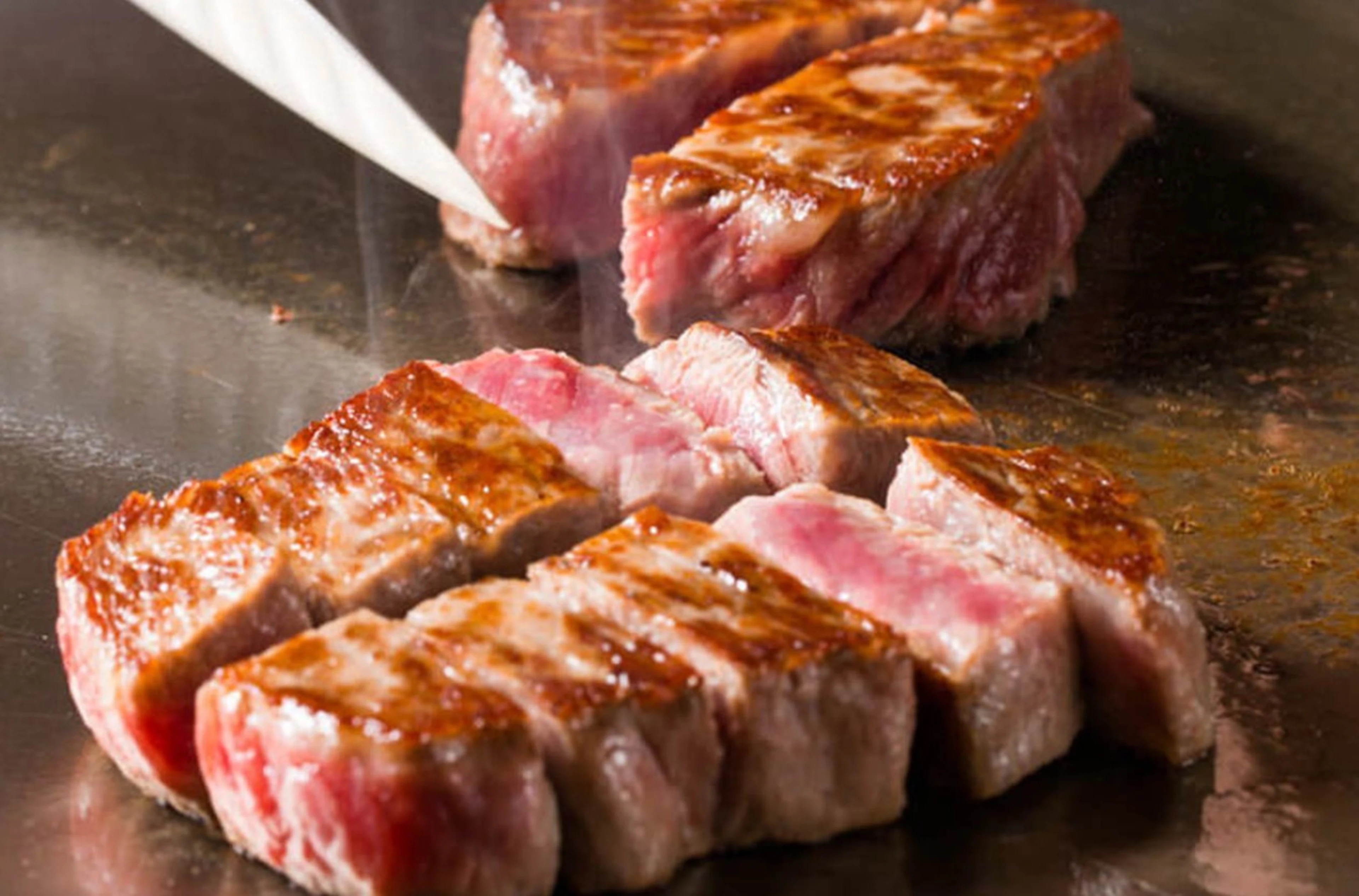 特選牛のステーキを堪能するコース2種