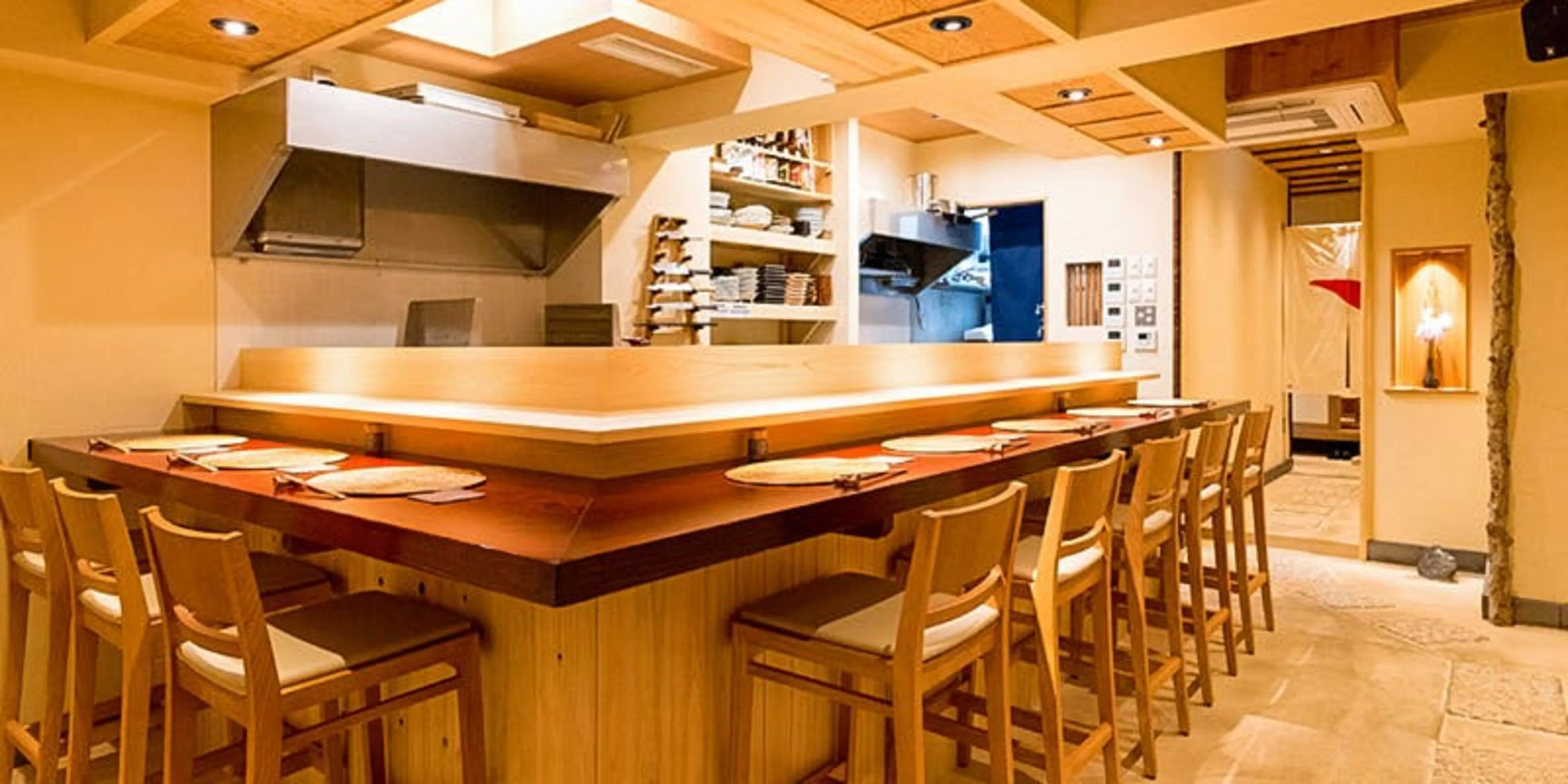 お席はおまかせ