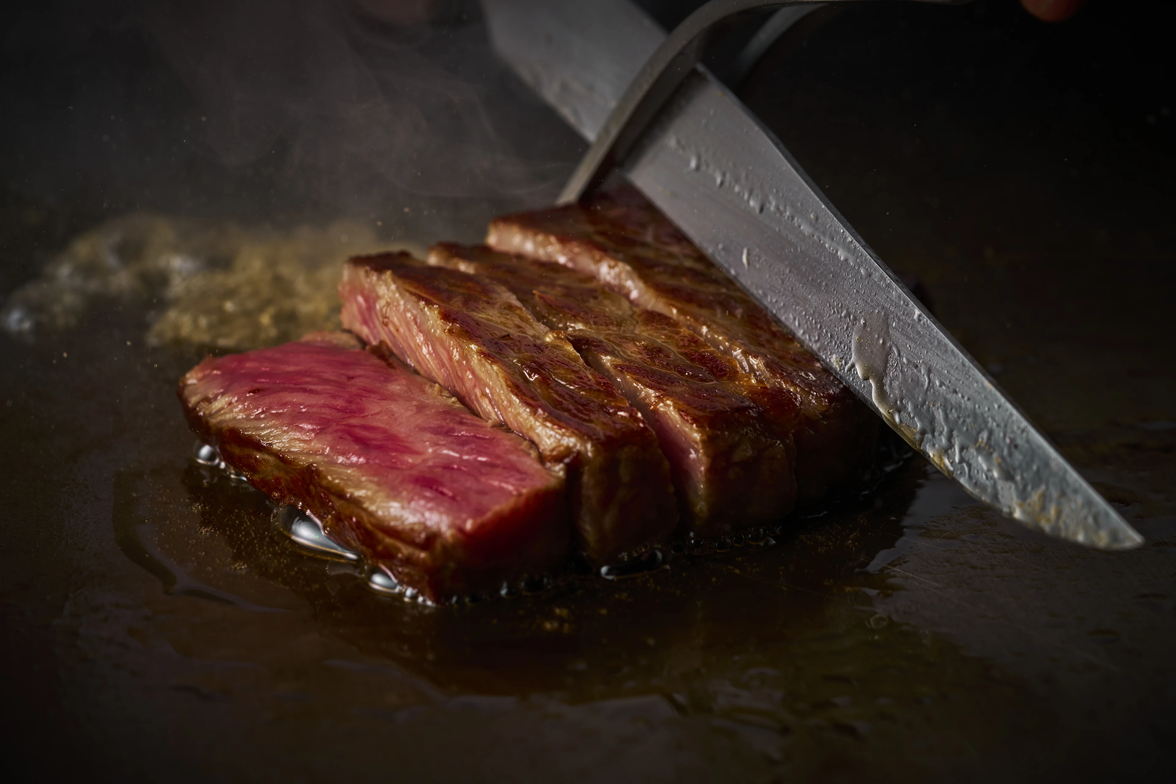 【Annyアニバーサリーランチプラン 】翡翠―HISUI―国産サーロイン、ラムイチから選べるステーキなど全7品＋乾杯ドリンク＋記念日プレート＋一輪のバラ付き★アートホテル大阪ベイタワー高層階で特別なランチタイムを