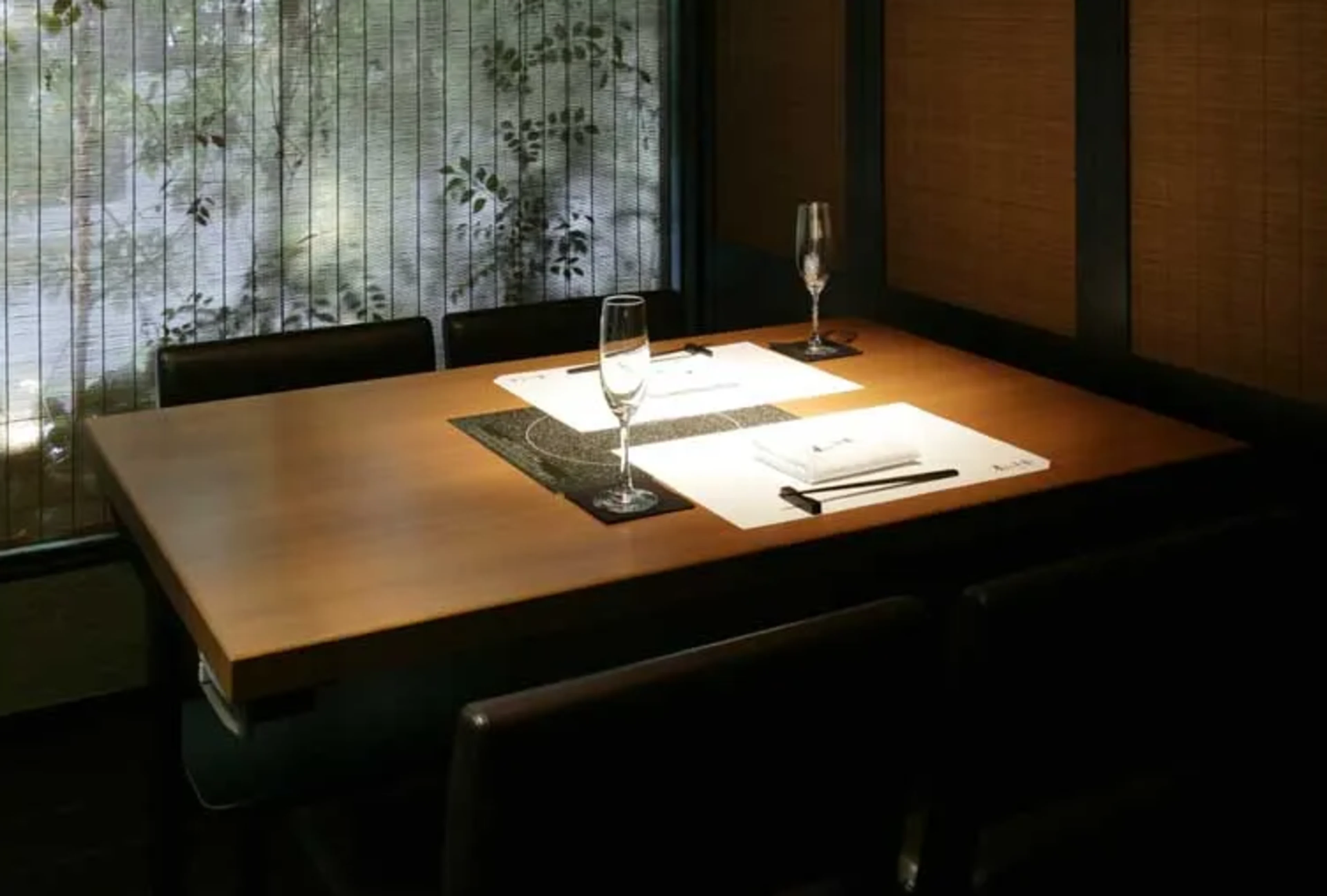 個室　※チャージ料：お一人様1,100円が別途かかります