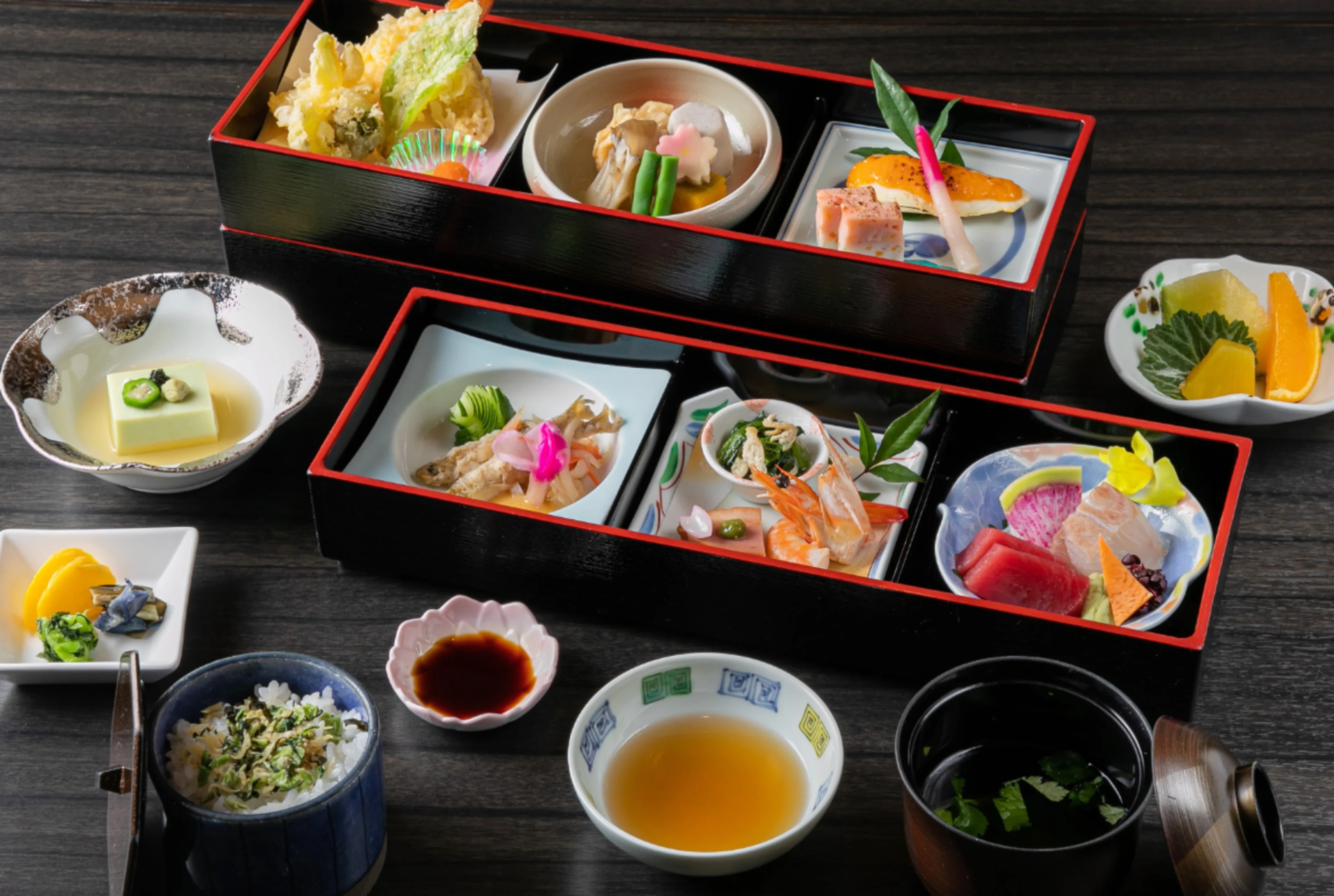 【アニバーサリープラン】季節を感じる全9品お祝い膳＋乾杯ドリンク★新横浜グレイスホテルの洗練された空間で記念日・誕生日をお祝い★