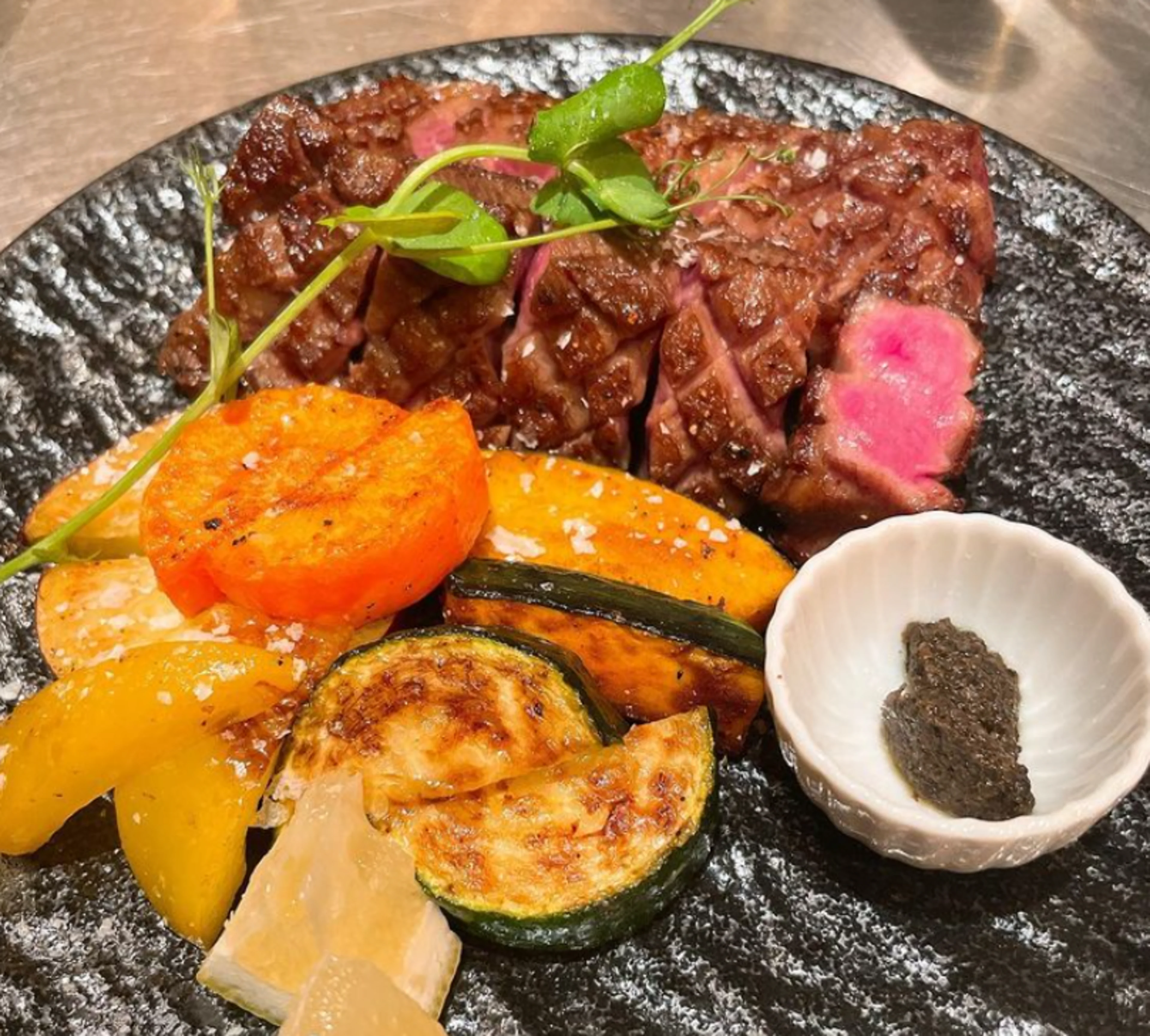 特別な記念日プラン！お好み焼きや厳選黒毛和牛、季節の食材コースをカウンター席で堪能＋1ドリンク付き〜大阪・北新地で心温まるアニバーサリーを演出〜