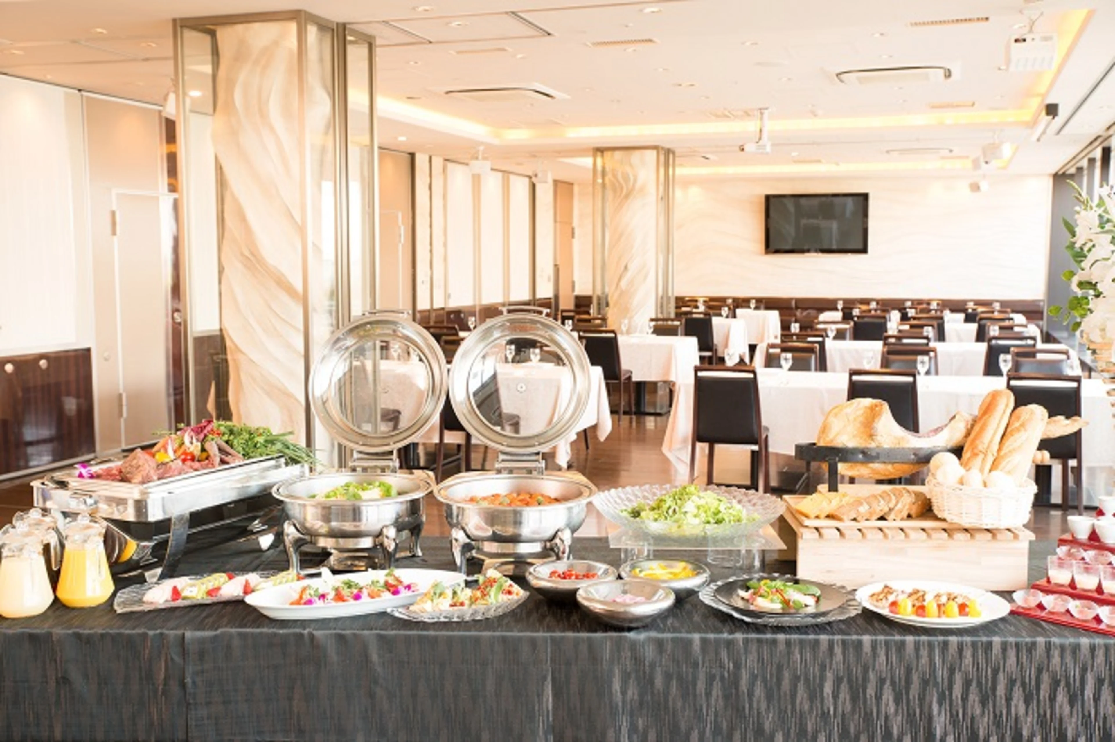 【個室確約 大人数のお祝いプラン】本格イタリアンの立食スタイル＋オリジナルケーキ+飲み放題付き★3時間利用可★映像機器使用無料★最大60名様可★貸切可能