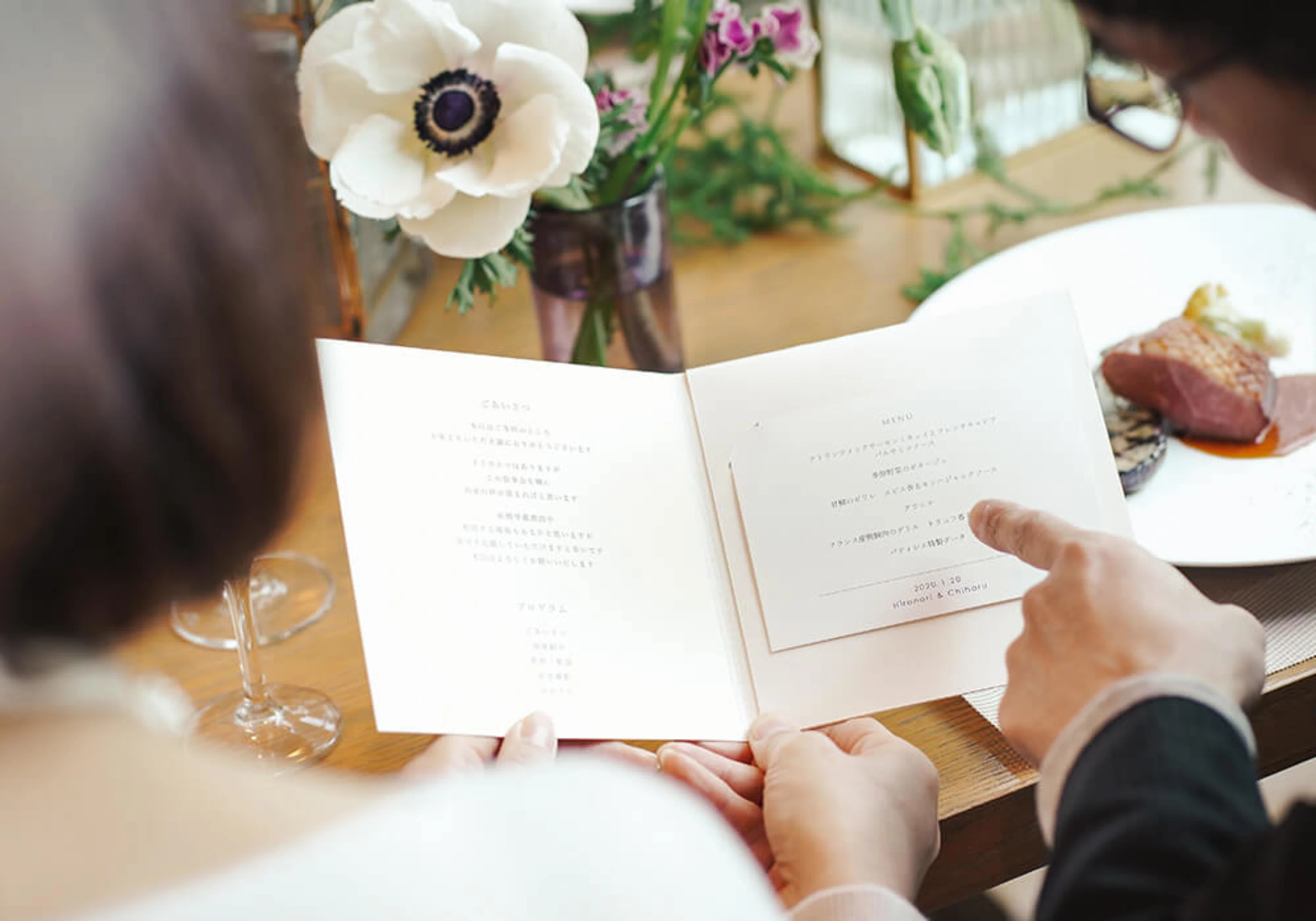 おふたりを紹介する「しおり」のサービス