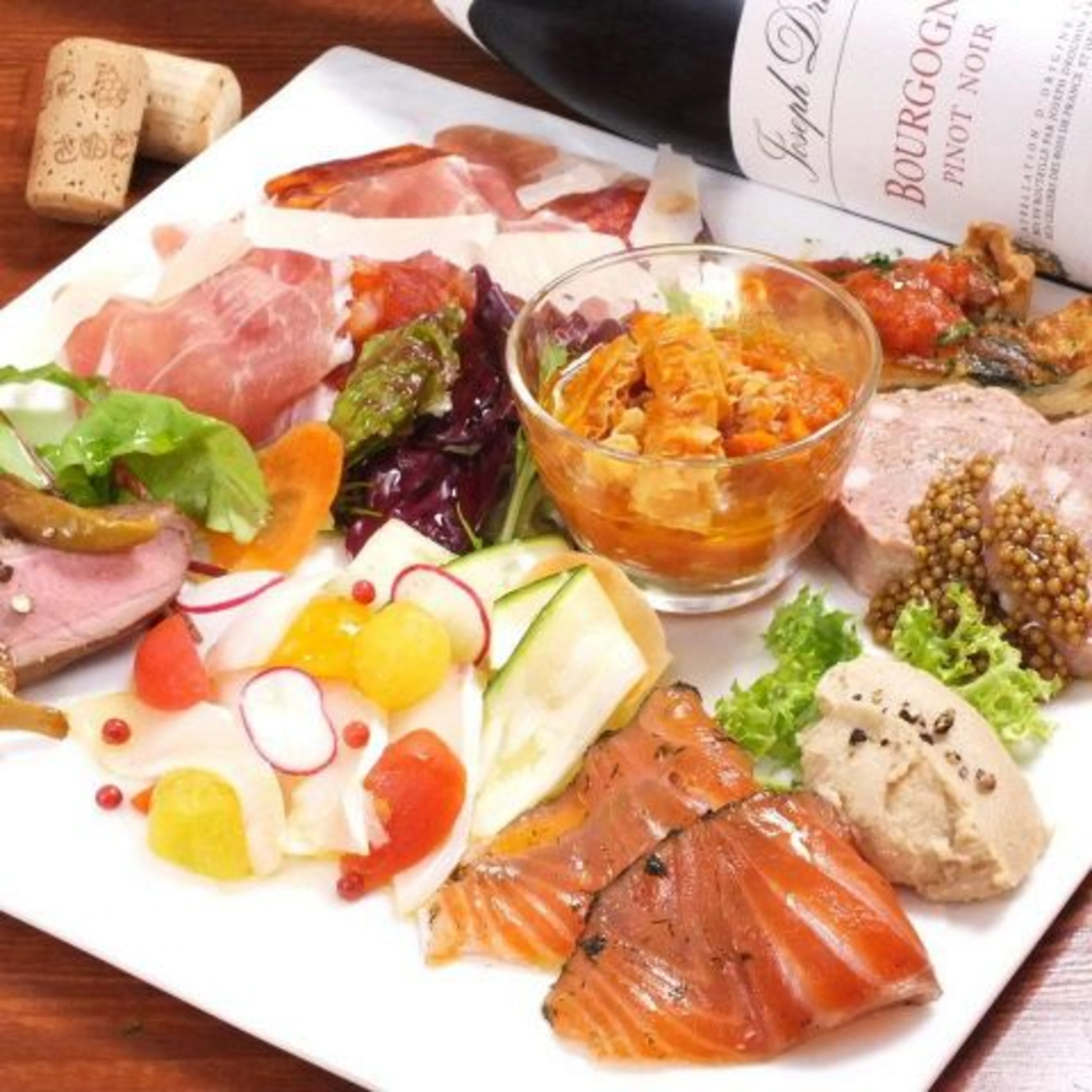 【最大9名★お祝いディナー】ピッツァから肉料理まで贅沢イタリアンコース＋選べるドリンク付き！大阪・心斎橋で大切な人のお祝いを特別に演出