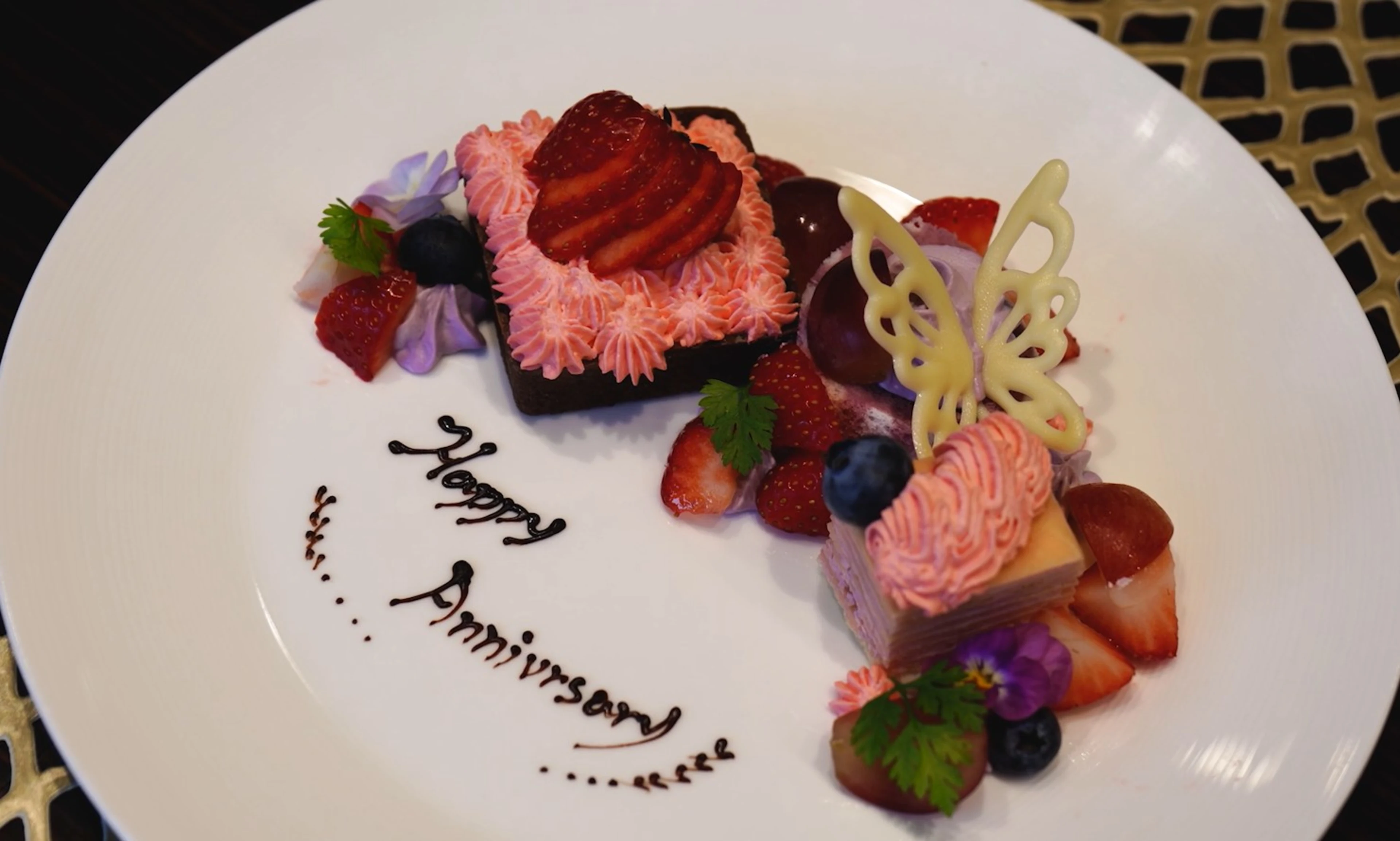 メッセージを添えたデザートプレート