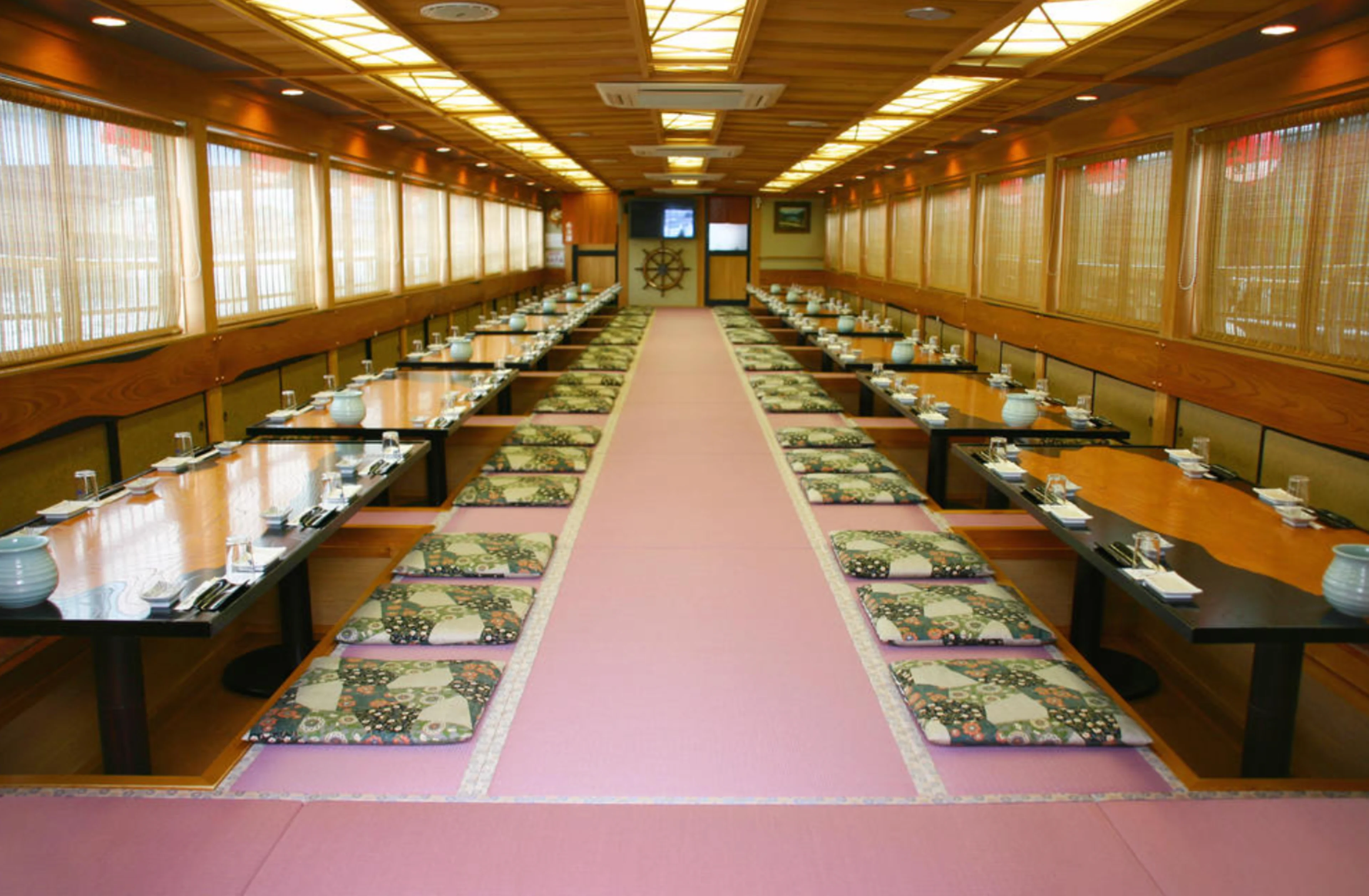 テーブル席or掘りごたつ席