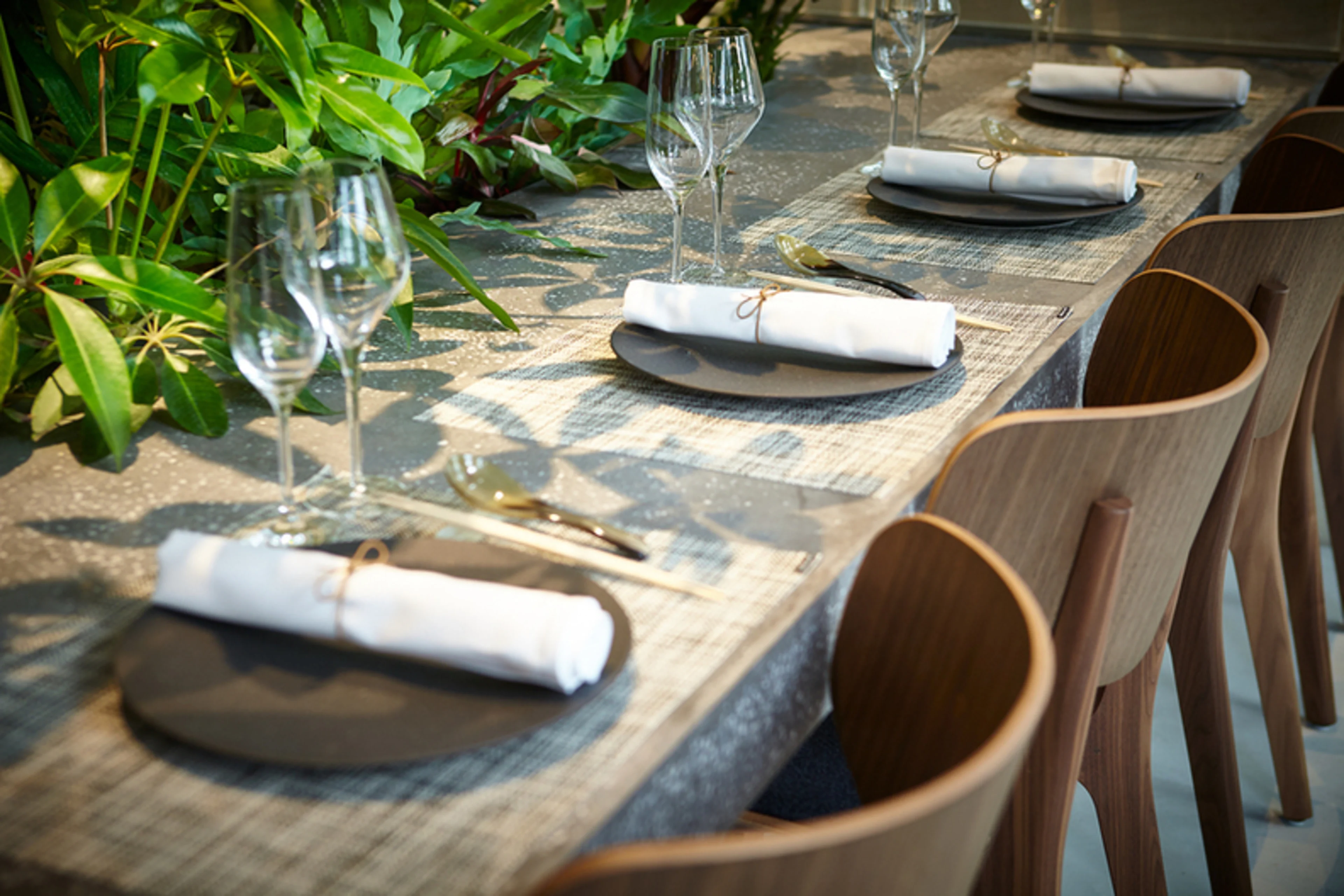 テーブル席又はカウンター席