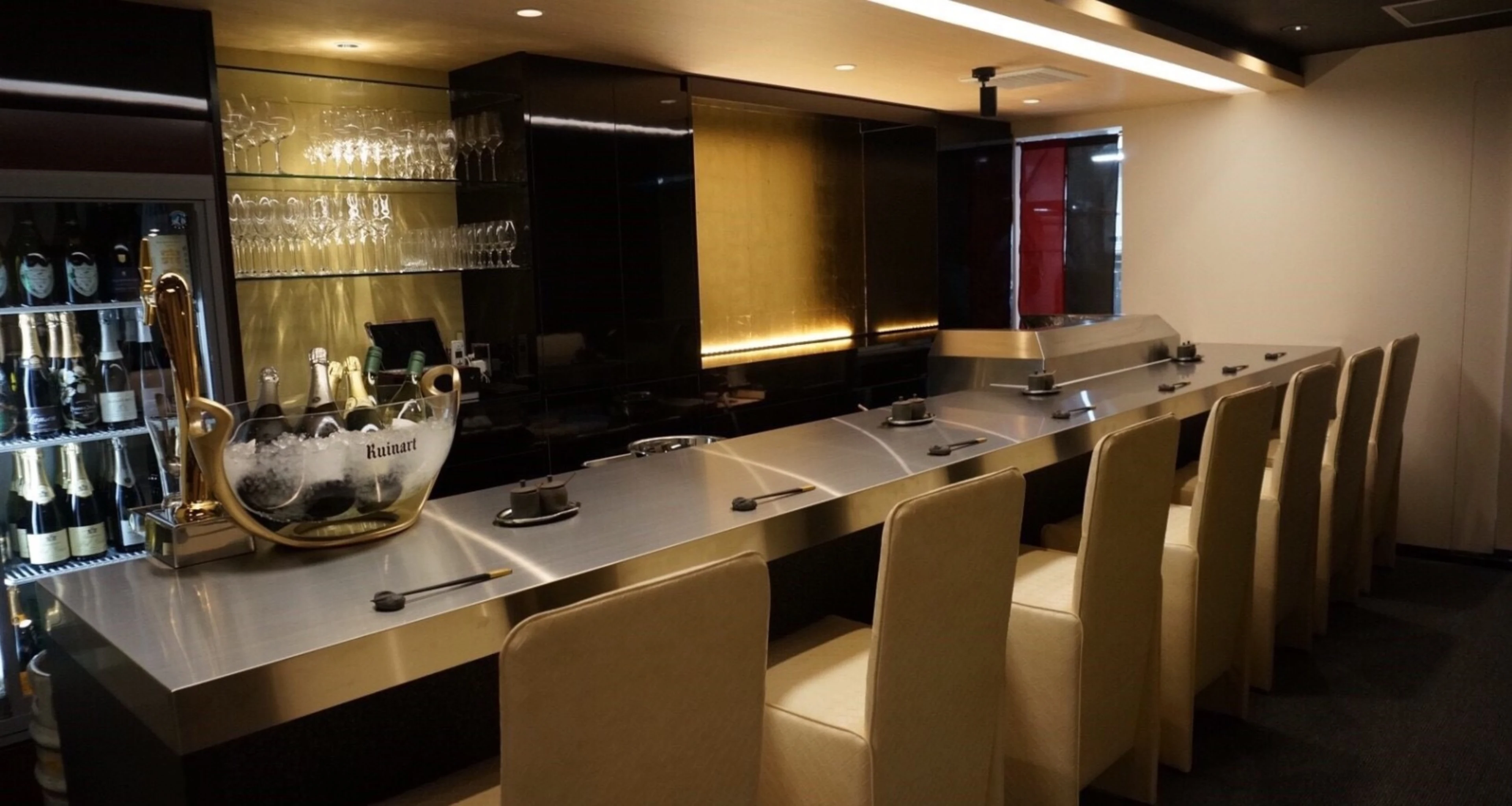 個室またはカウンター席