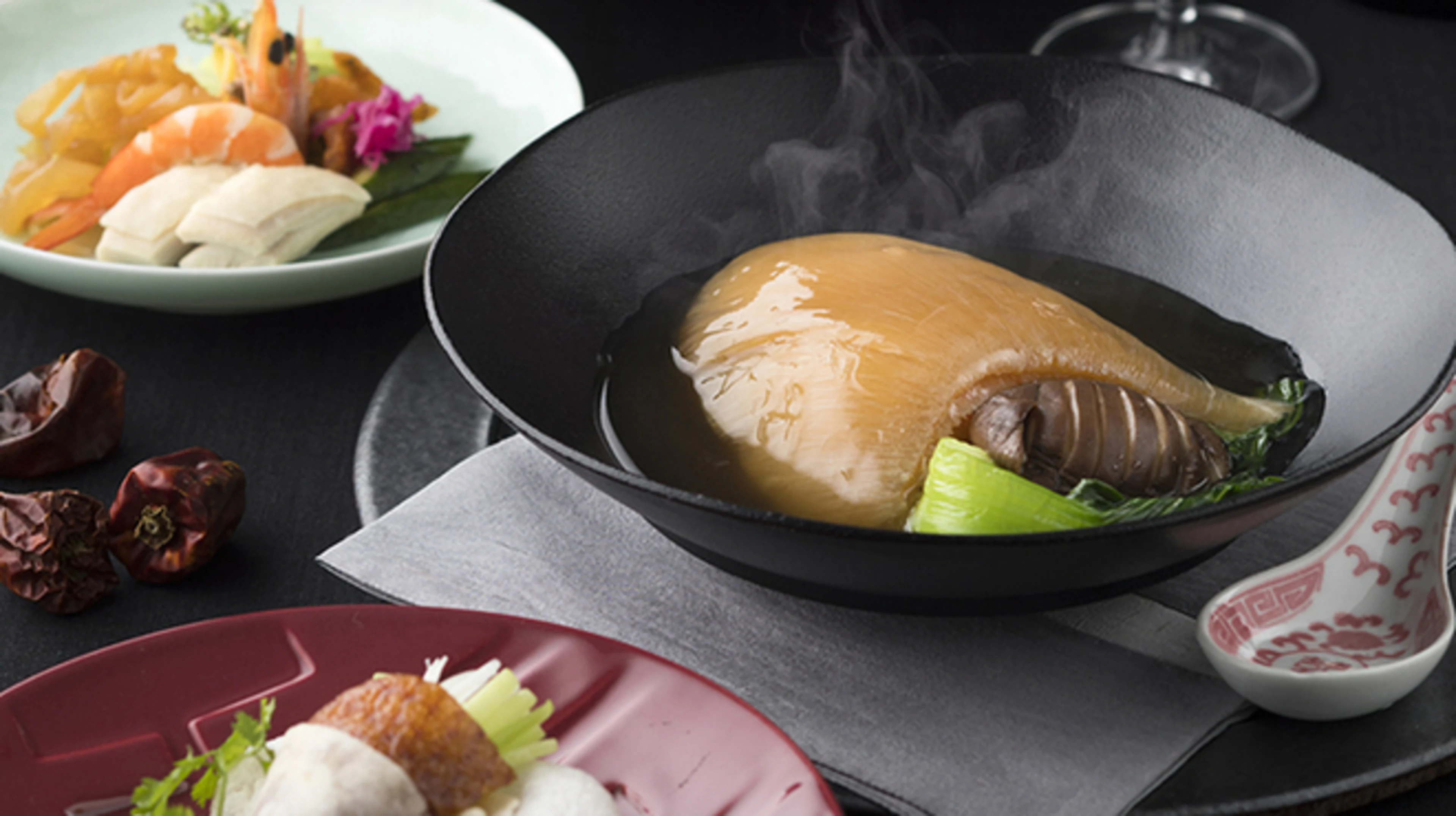 フカヒレの醤油煮込みのメイン含む全8品