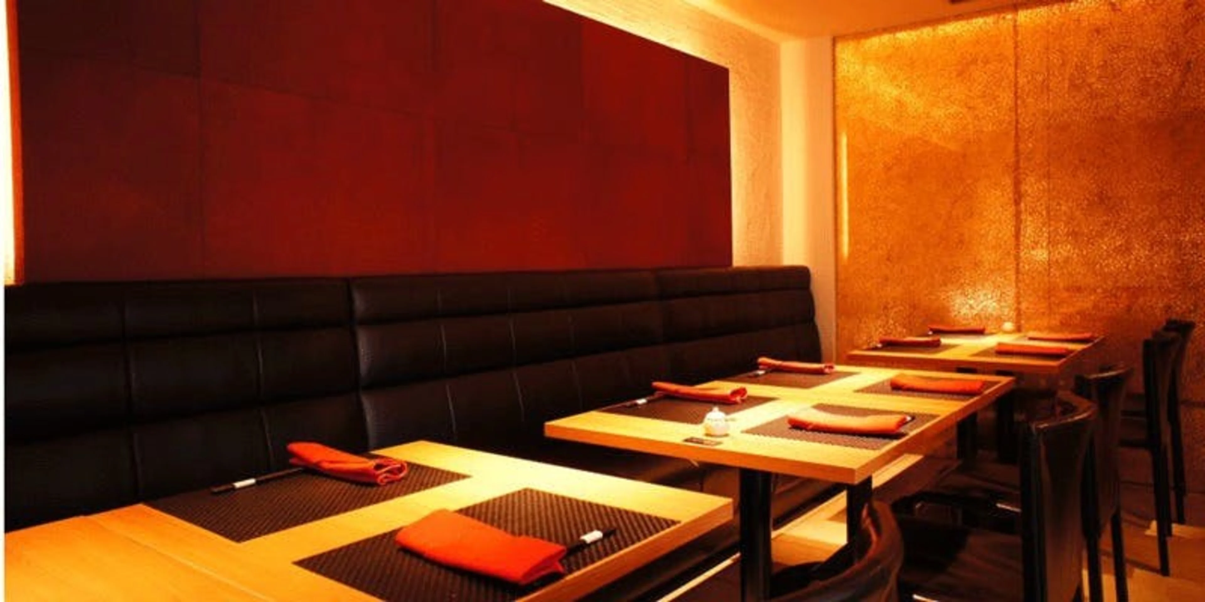 テーブル席またはカウンター席