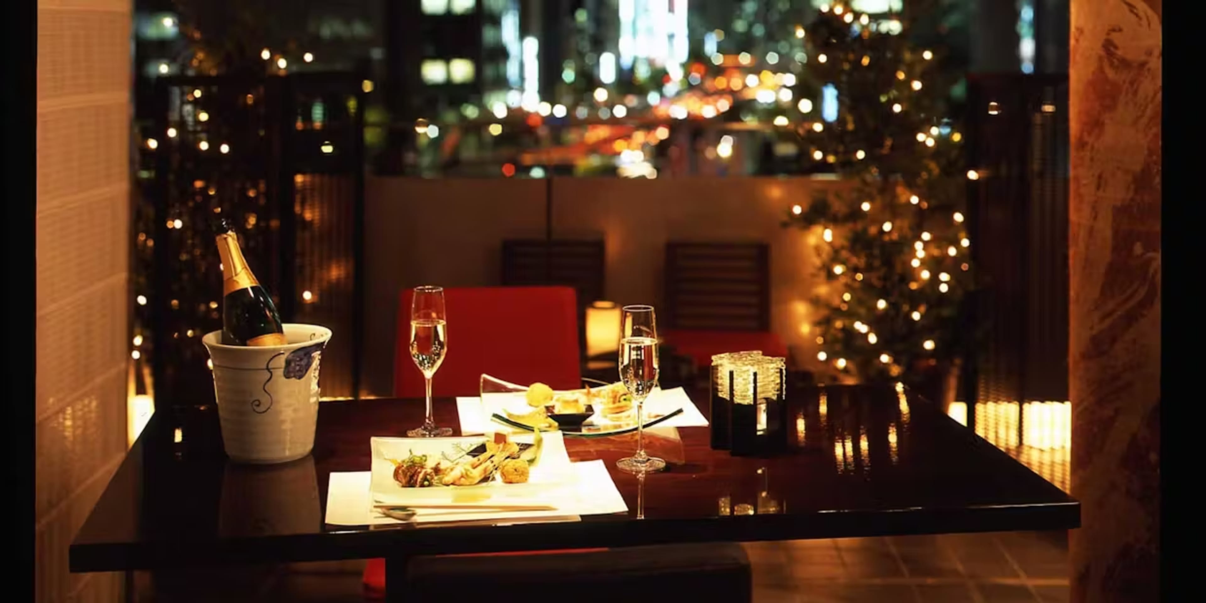 【12月24日・25日限定★個室確約クリスマスディナープラン】贅沢な食材をふんだんに使用した懐石全7品＆シャンパンボトル1本〈マム　コルドン・ルージュ(NV)〉&薔薇の花束50本付き★華やかな夜景に包まれる、新宿のプライベートクリスマス