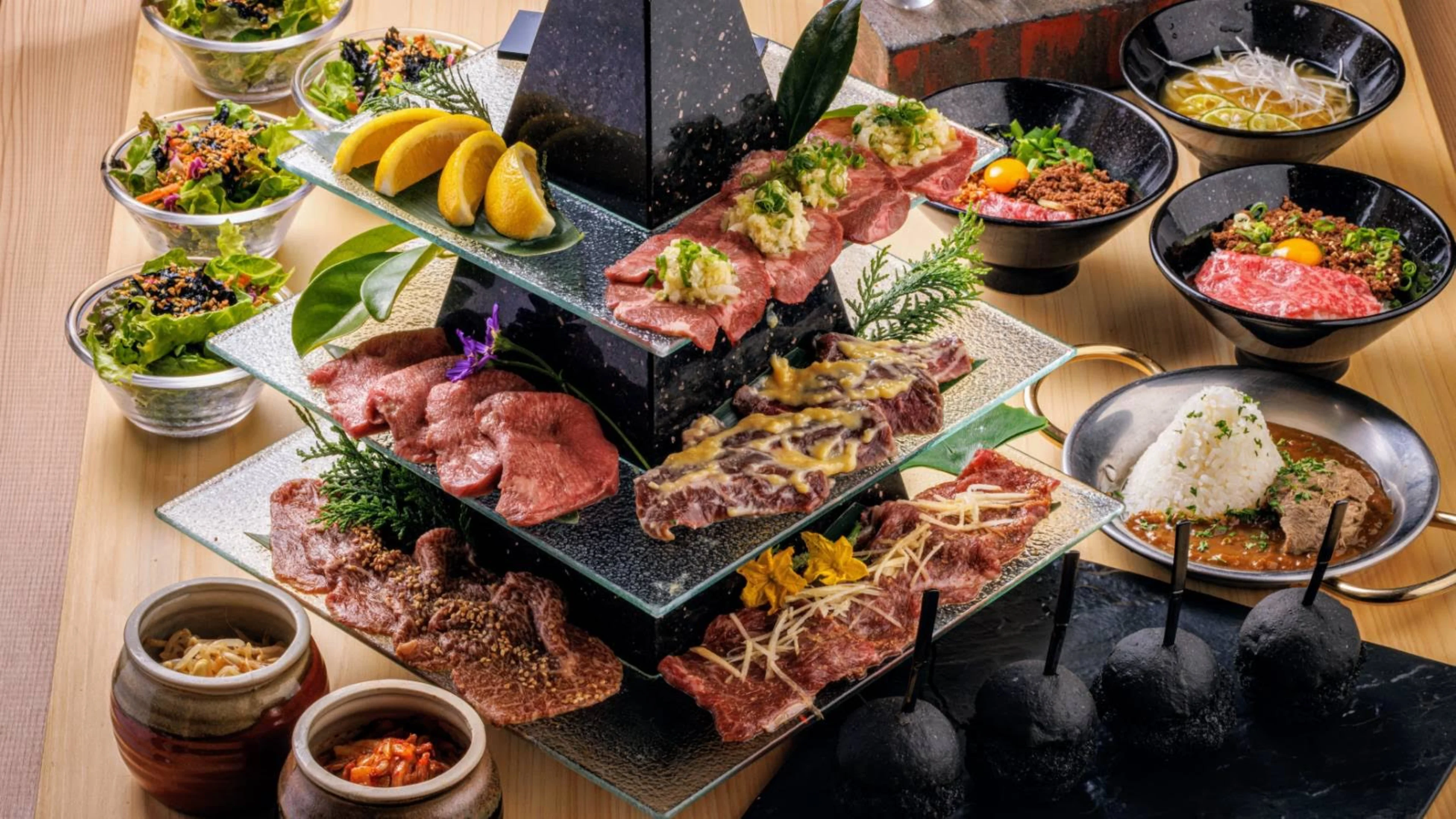 【個室確約×アニバーサリープラン】★ディナー・ライトコース★名物！花火＆BGM＆メッセージカード付き山頂盛り肉タワーやバーガーなど全5品★恵比寿の個室焼肉店で大切な日のお祝い