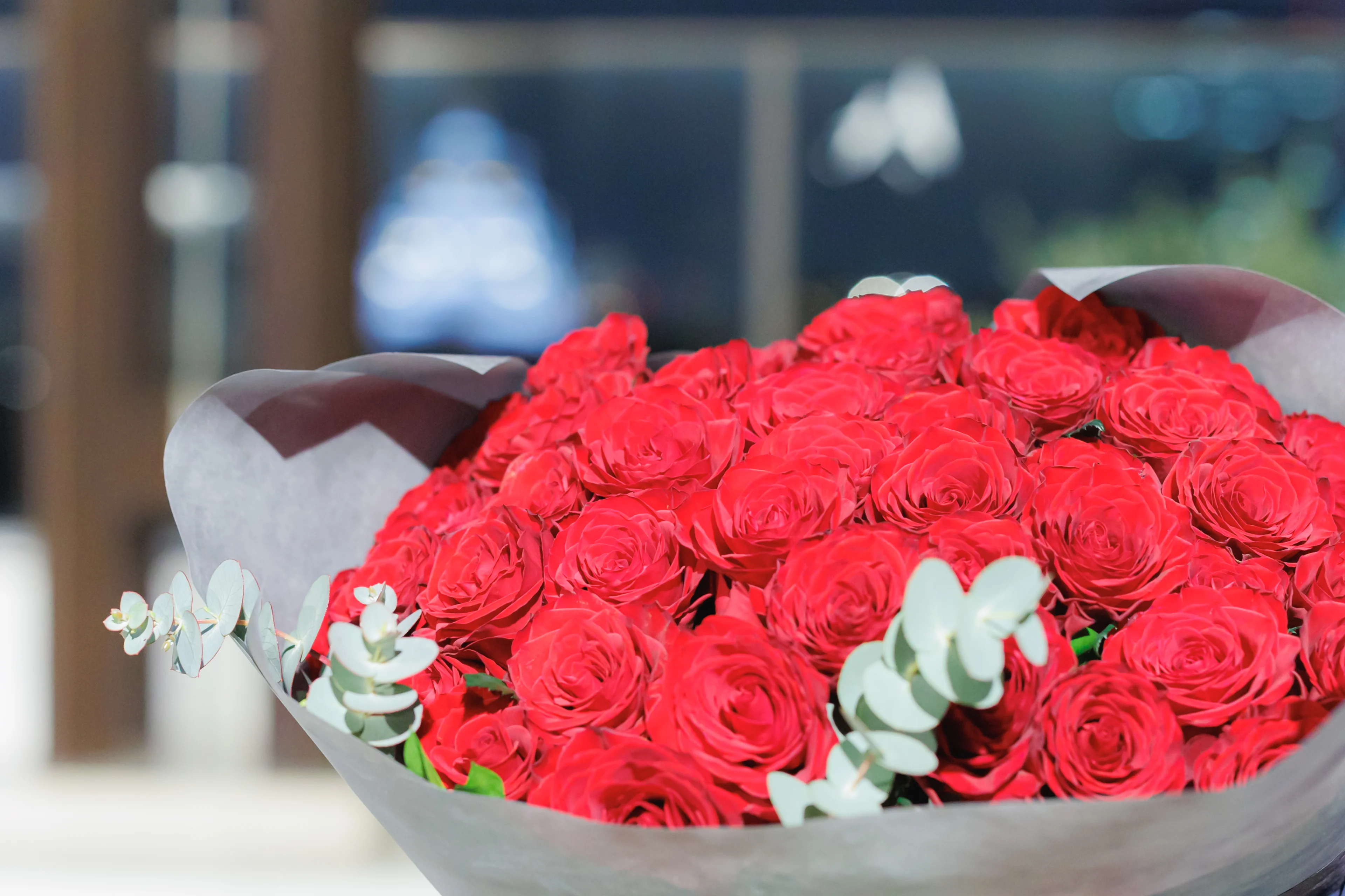 【結婚相談所にて成婚されたカップルさん限定！赤いバラ12本付きプラン】個室確約 ！炉窯焼きステーキコース＋乾杯ドリンク＋オーダーメイドのデザートプレート＋プロポーズプランナーの事前打ち合わせ付★三宮の大人空間で忘れられないプロポーズのひとときを♪【プロポーズ丸投げプラン】