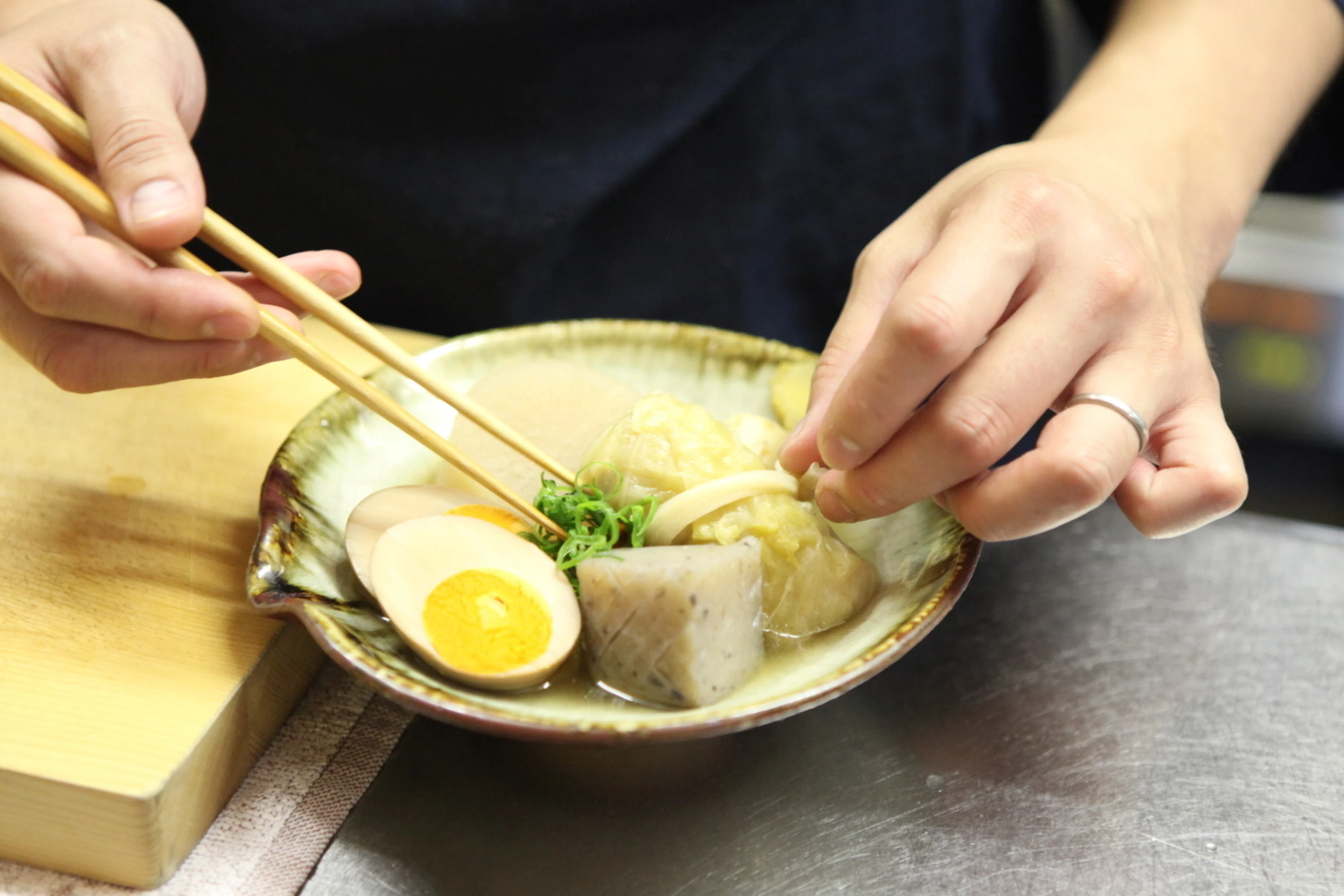 【6～12名様予約可 個室確約／顔合わせ・結納プラン】おでんの盛り合わせやこだわりの和食を含む全9品+飲み放題★草津駅近の隠れ家で、ご両家の佳き日を彩る和やかディナー