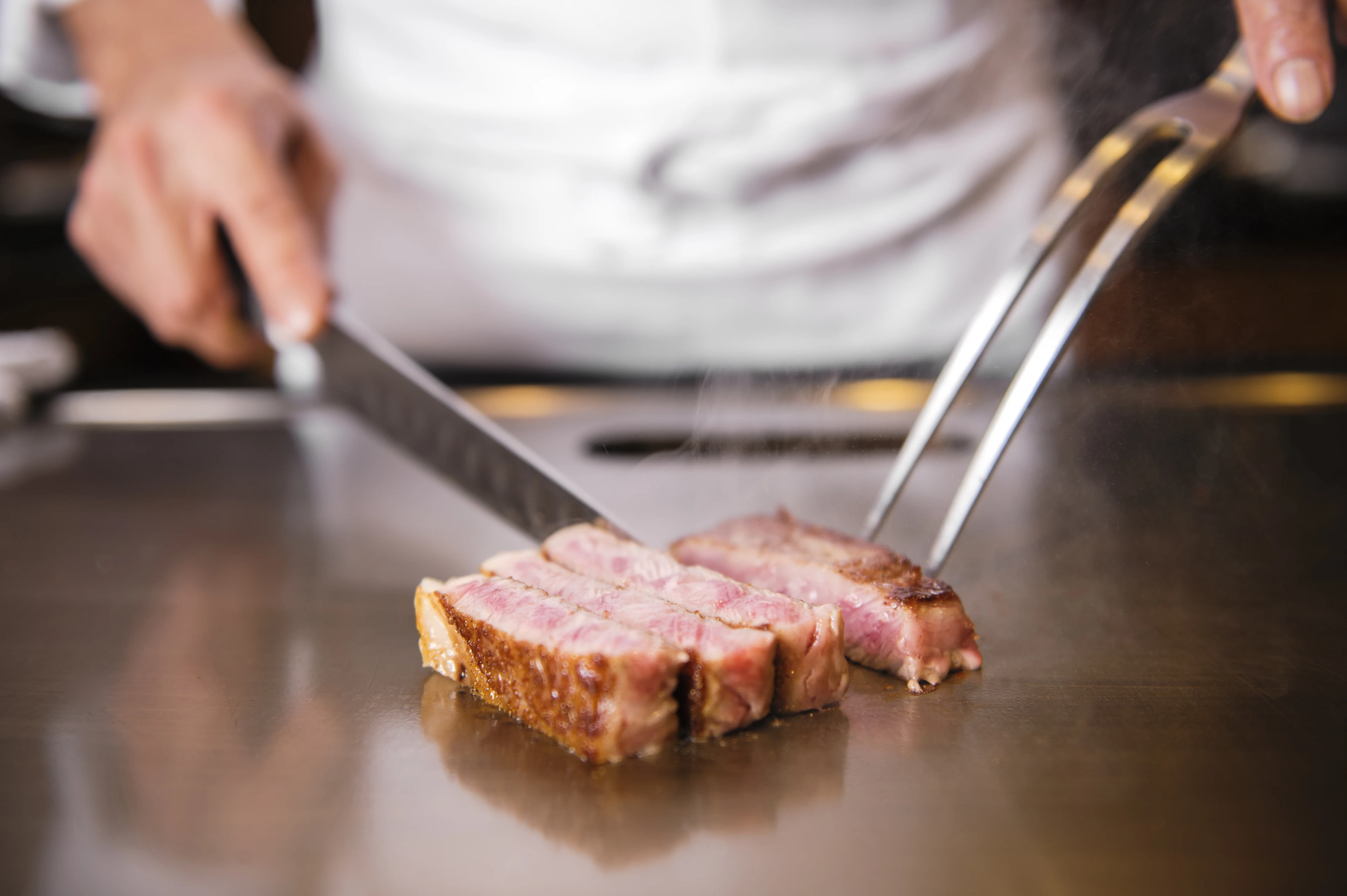 3名～8名様【しおり作成サービス付き★ご両家顔合わせプラン】特選黒毛和牛ステーキを味わえるフルコースディナー＋個室確約＆専属プランナーによるサポート付★上質な街 白金でお二人の未来を祝福