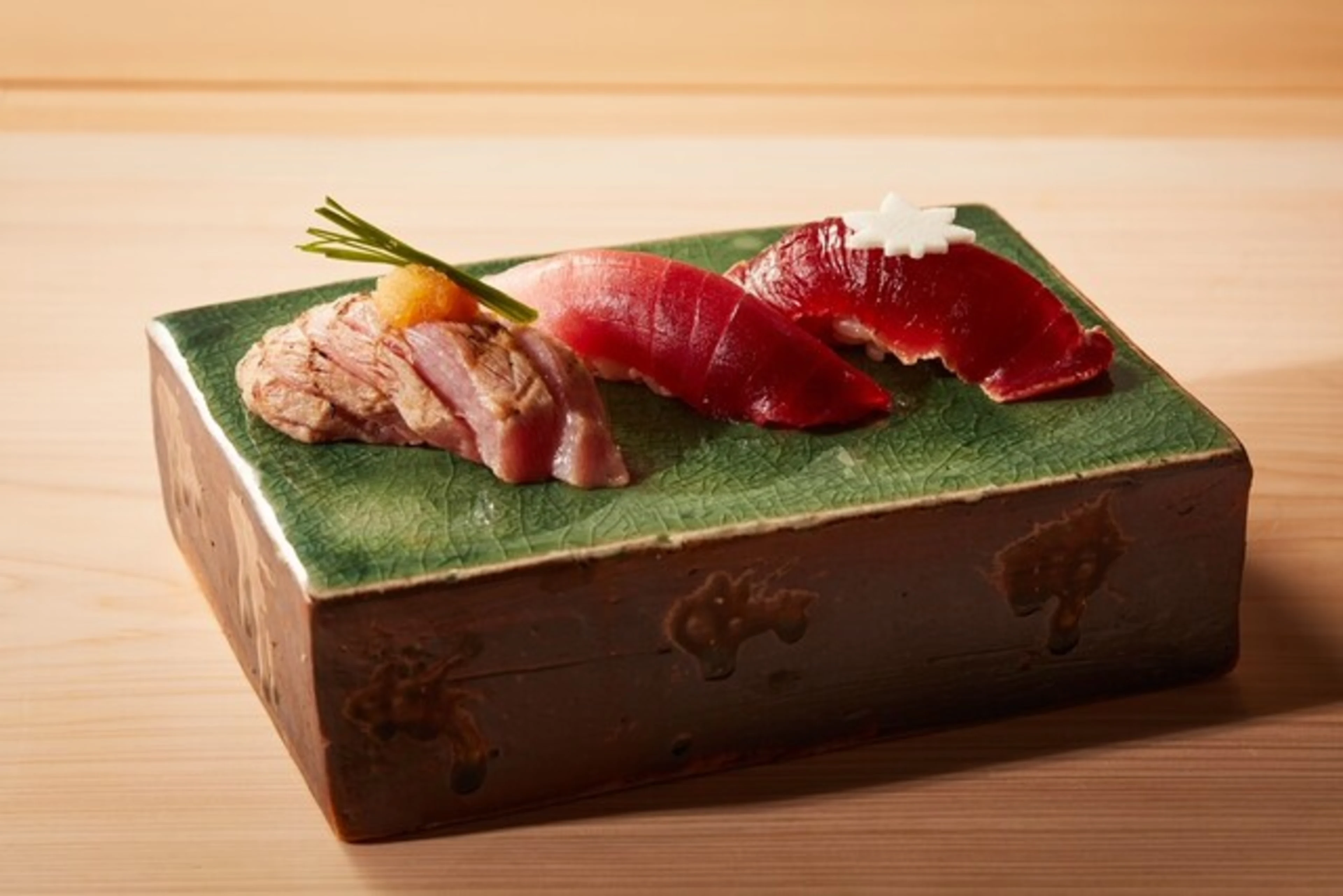 【アニバーサリーディナープラン】飯田橋駅から徒歩5分★飲み放題付きも選べる！こだわりの鮪と旬の極上ネタを楽しむ、お任せ握りコース★粋が薫る、神楽坂の隠れ家で贅沢なひととき★