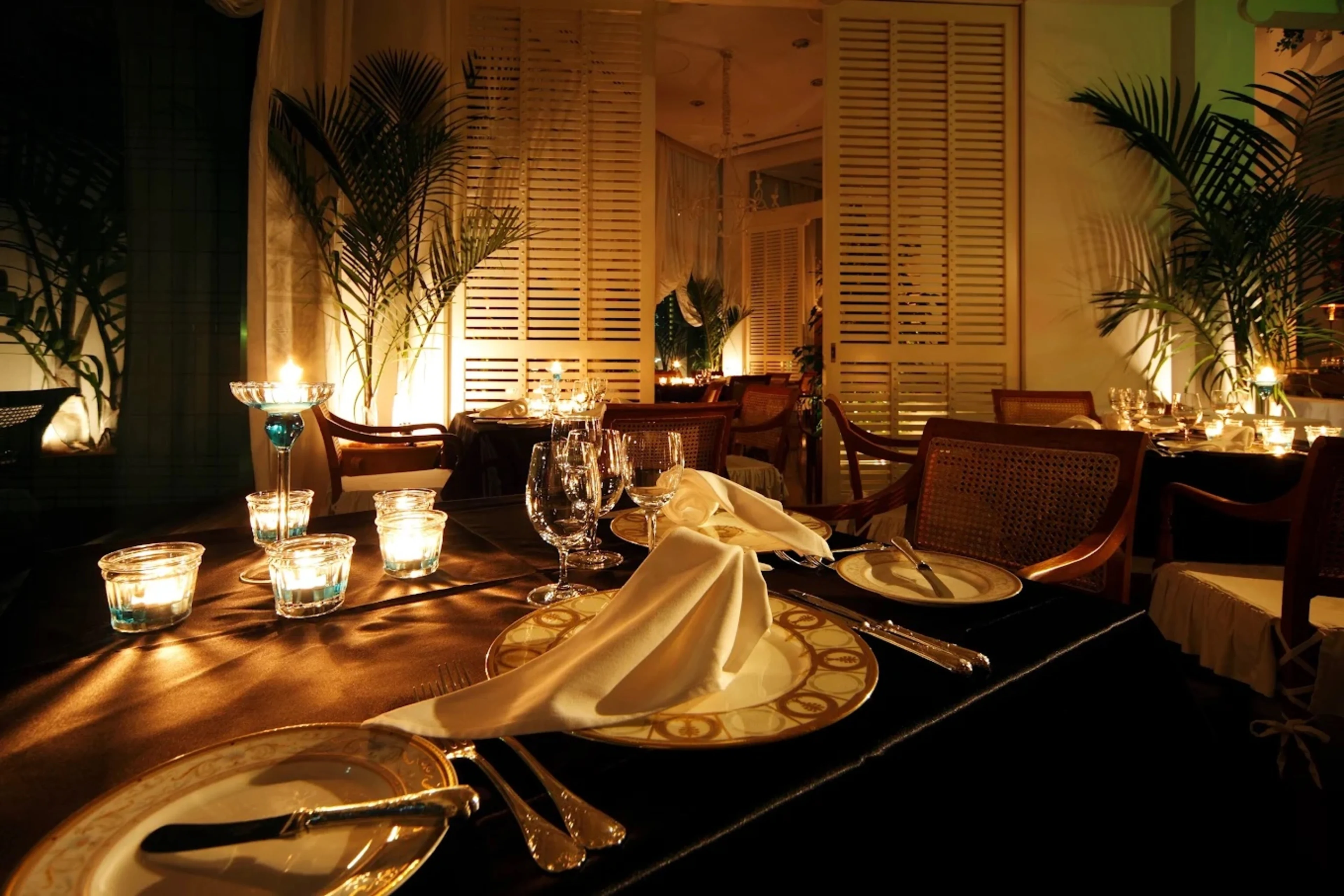 【12月1日〜19日,22日限定★2025 プレクリスマスディナープラン】心華やぐ美食のひととき〜特別フルコースディナー全5品＋乾杯ドリンク★優美な非日常空間〜海浜幕張駅徒歩4分 / ホテル ザ・マンハッタン