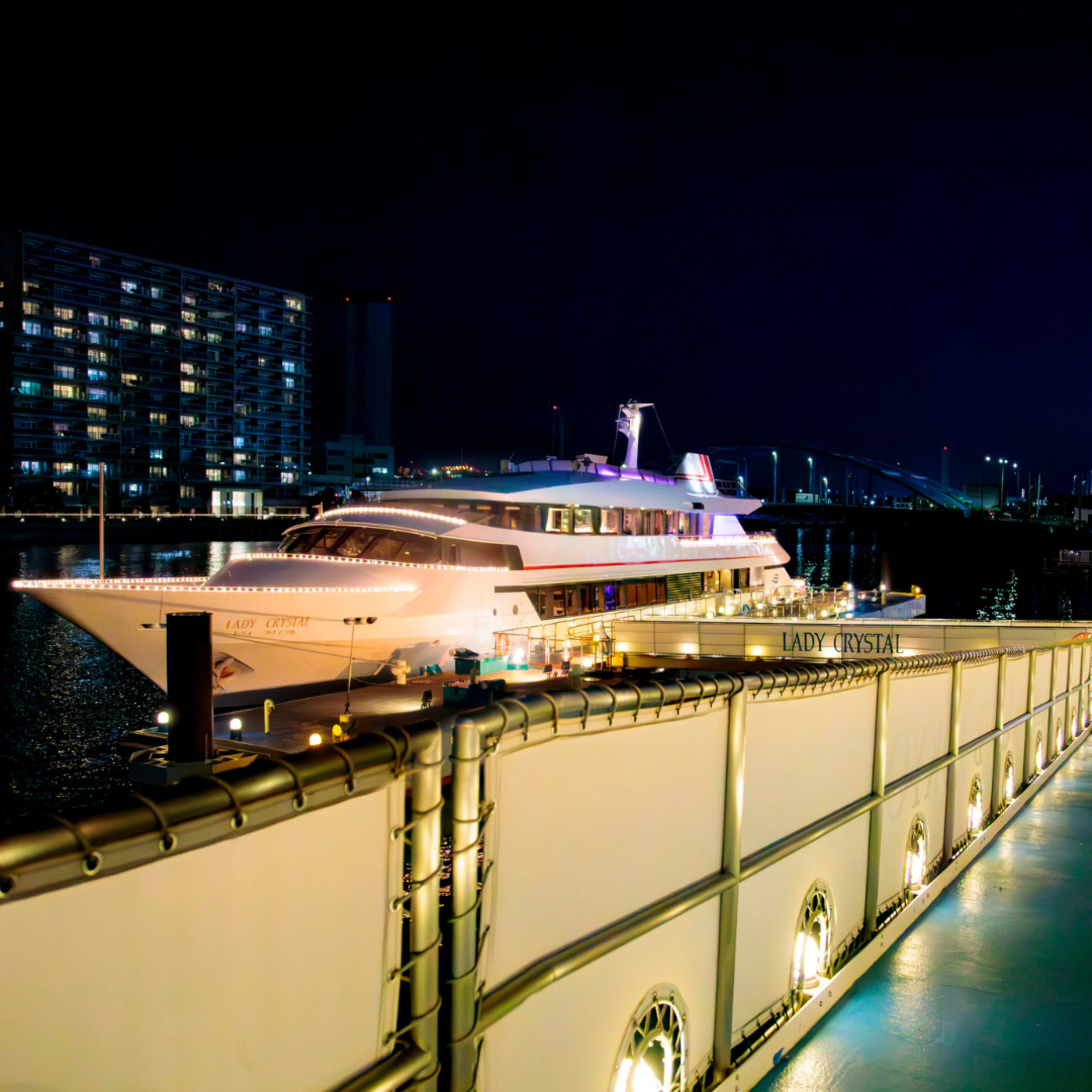 【陸×海★アニバーサリープラン】食後は東京湾ナイトクルーズ付き★乾杯スパークリングワイン1杯＋国産牛フィレ肉＆鮮魚のWメインフレンチディナーコース全5品+メッセージ入りお祝いケーキ付き＋食後のナイトクルーズはフリードリンク