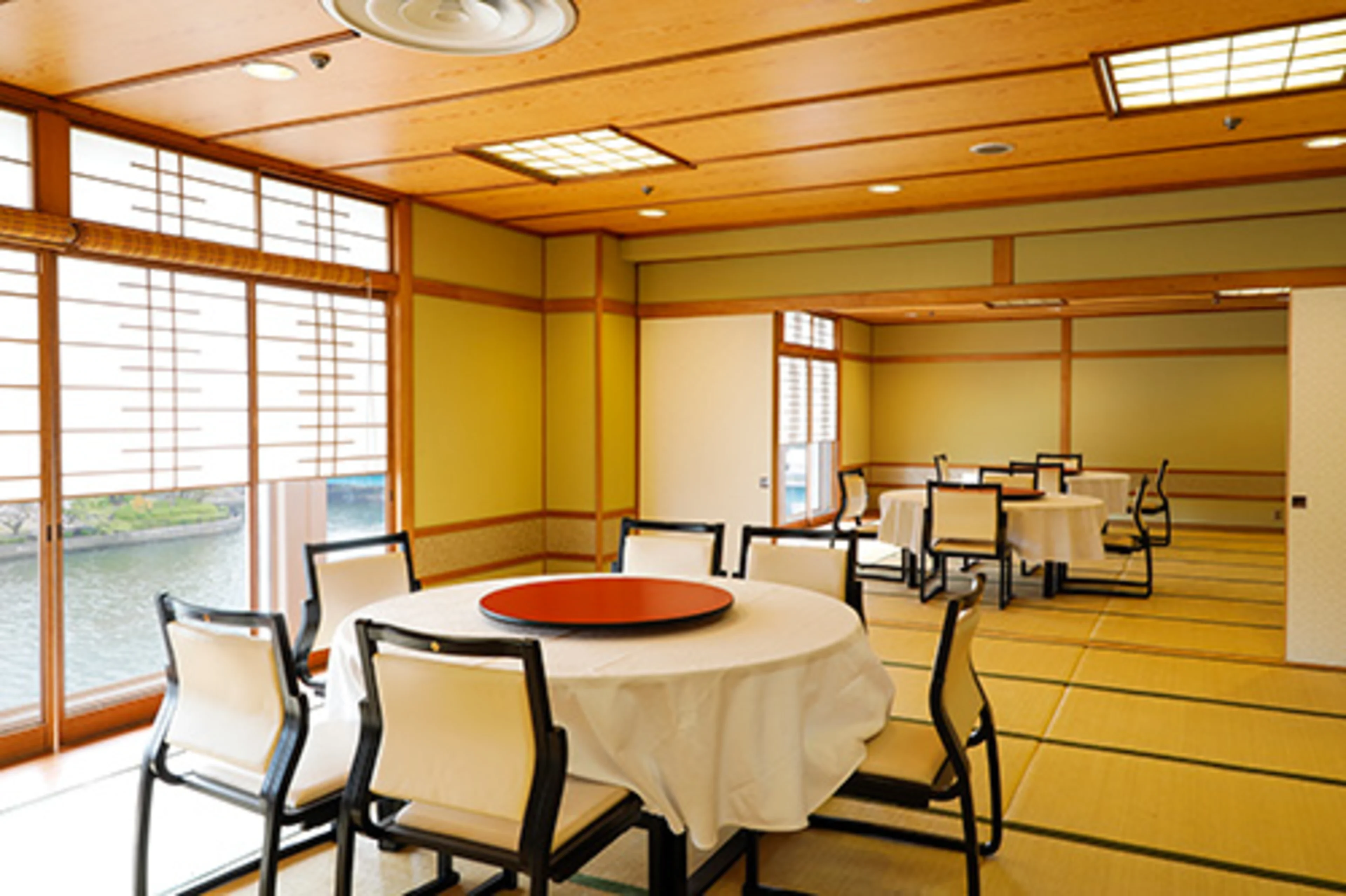 大川を望む完全個室