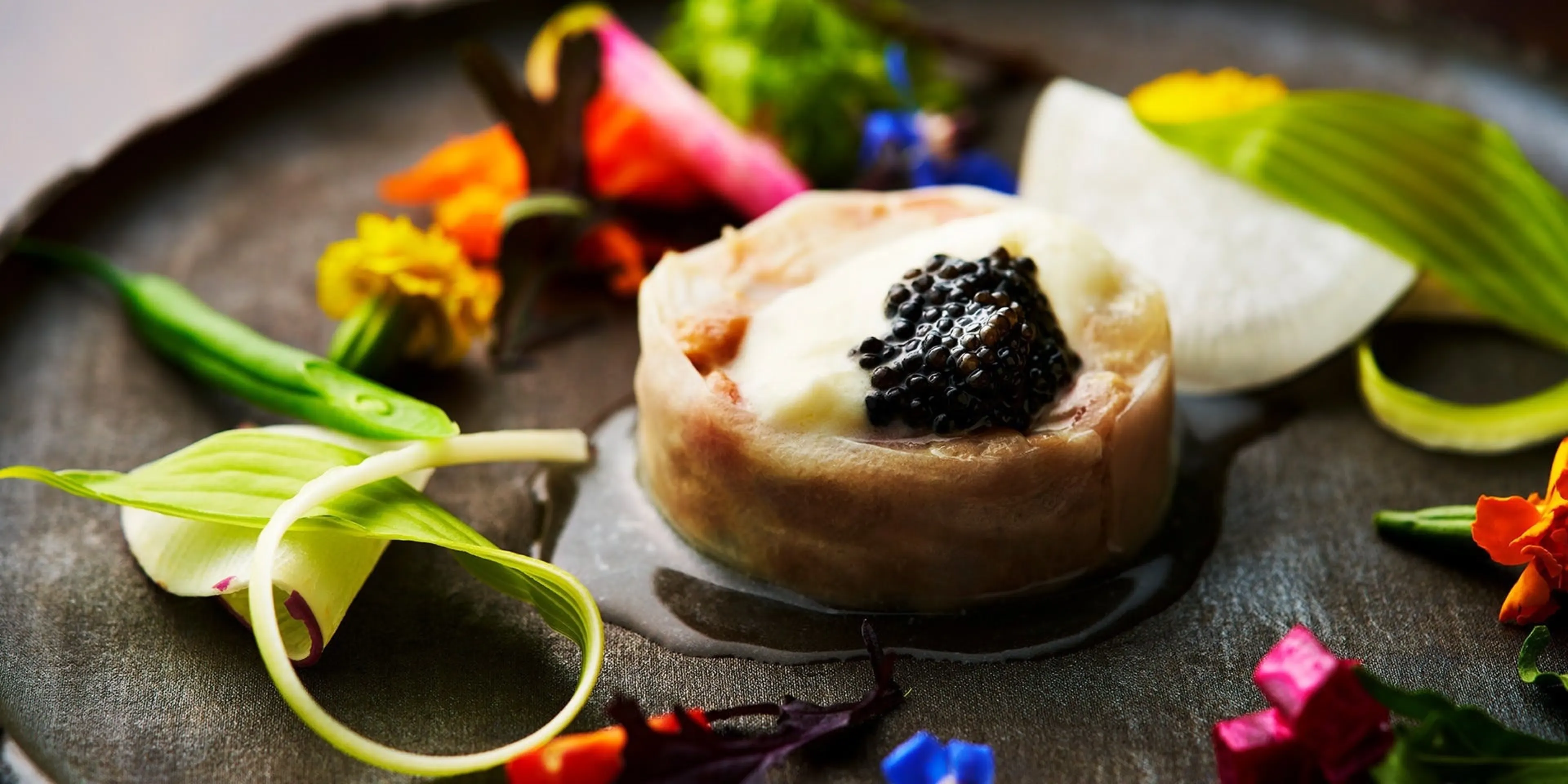 【大人のためのご褒美時間★記念日ディナープラン】とっておきのお祝いシーンを彩る贅沢な美食体験★メイン料理を選べるモダンフレンチコース＋メッセージ付プレート★ライズホテル大阪北新地・北新地駅徒歩5分